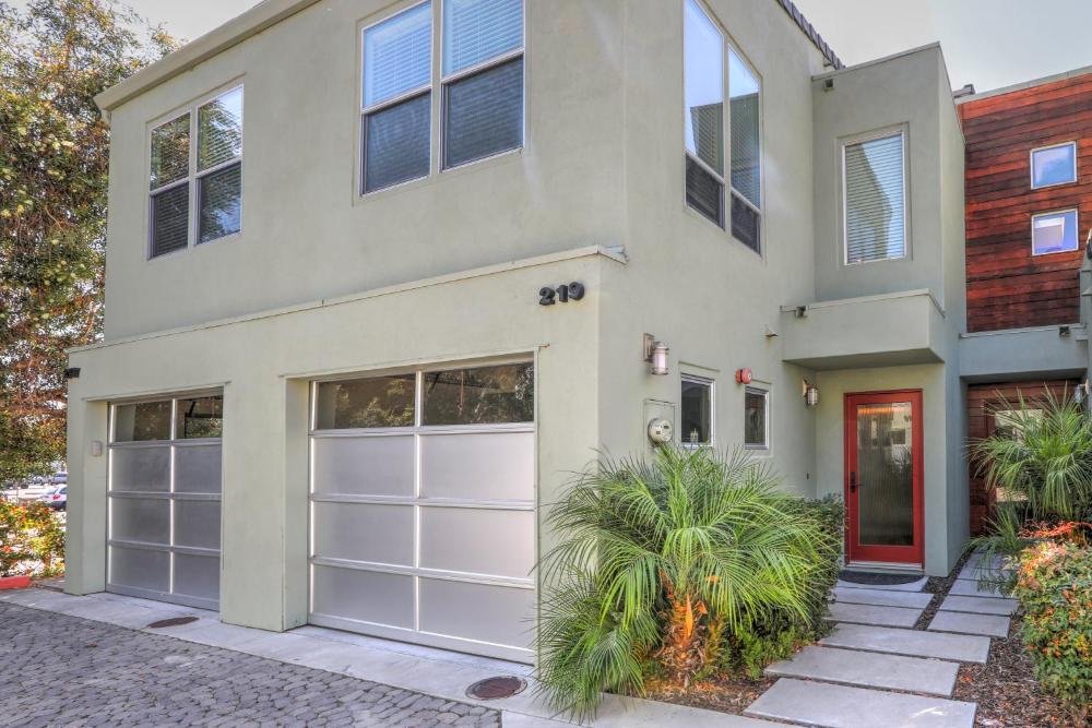 219 San Miguel 2 Bedroom Townhouse By Redawning